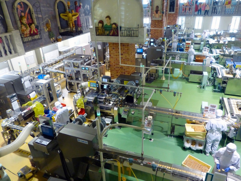 chocolaterie-COARAZE-min_japan_sapporo_chocolate_factory_label_packaging_cookie_machine_operators-961509